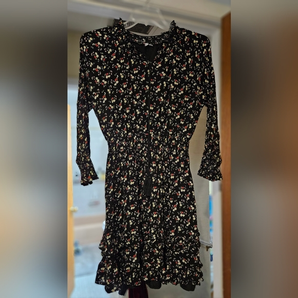 Black floral yakira Bella ditsy dress Medium - Picture 1 of 5